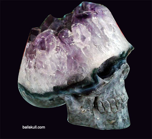 skull made of crystal in real sise by Bali Skull